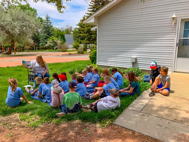 Teacher reading to students RLS teacher reading to students outside